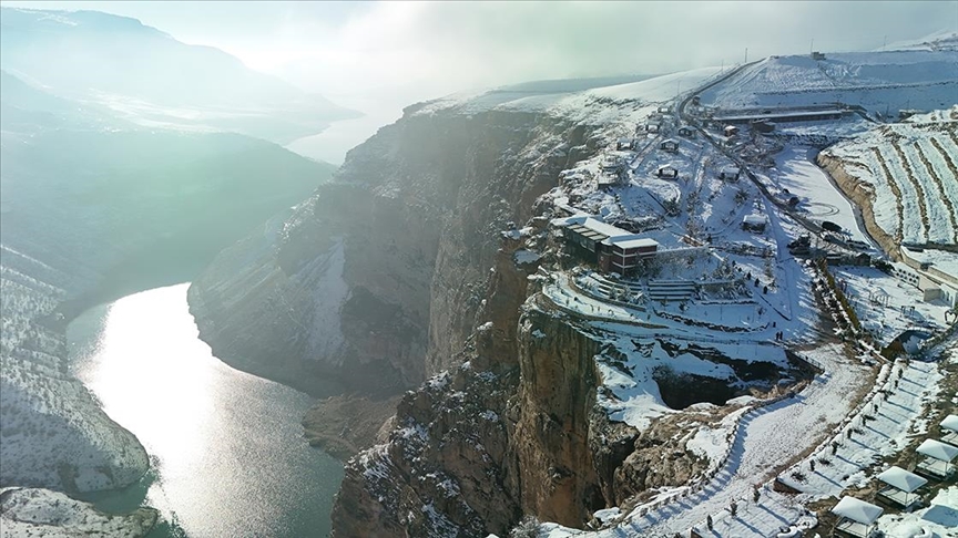 Botan Vadisi Milli Parkı'ndaki kar manzarası dronla görüntülendi