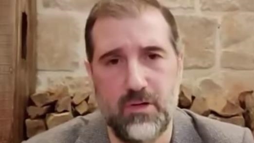 Makhlouf, oligarque du régime déchu d’Assad, critique la demande de « fédération » du religieux Gazal