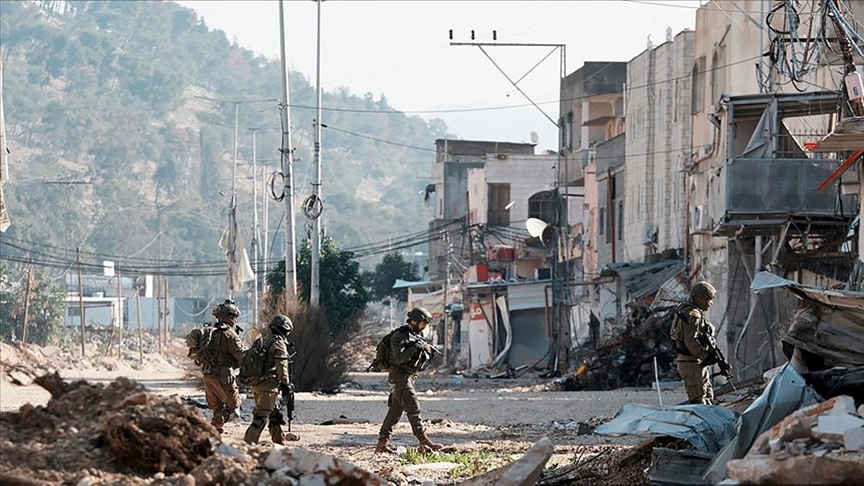 İsrail ordusu, Batı Şeria'da 4 Filistinliyi yaraladı, 28 kişiyi gözaltına aldı