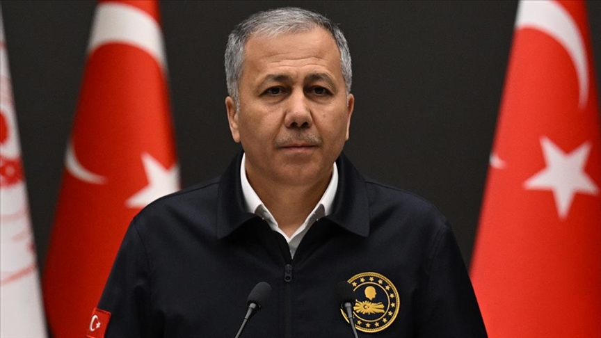 Турскиот министер за внатрешни работи: Турција приведе 125 осомничени терористи на ДЕАШ во операциите низ целата земја
