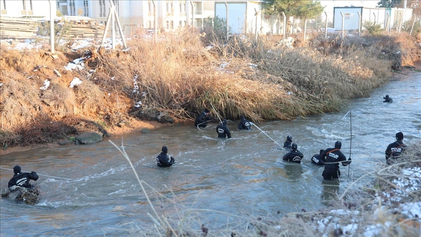Li Şanliurfayê xebatên lêgerîna ajokarê otomobîla ket qanala avê berdewam in