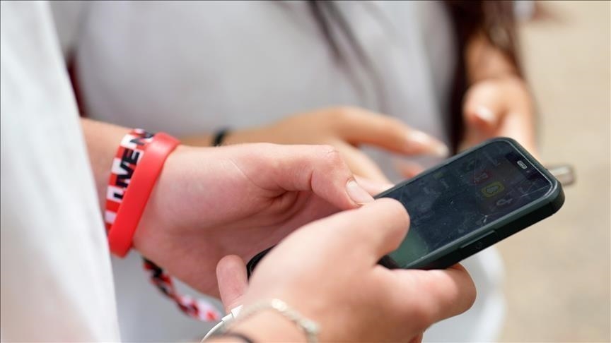 France : le projet de loi pour interdire les réseaux sociaux aux moins de 15 ans prêt pour un examen début janvier