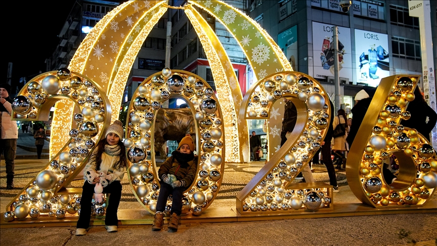 إسطنبول.. إقبال كبير بالشوارع والميادين وزينة بحلول العام 2026