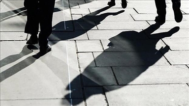 US initial jobless claims down 16,000 last week