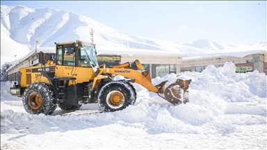 Li Wan, Hekarî, Bidlîs û Mûşê rêyên 158 tax û gundan ji ber berfê hatin girtin