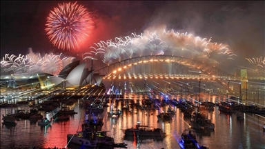 Австралија ја пречекаа Новата 2026 година со спектакуларен огномет во Сиднеј