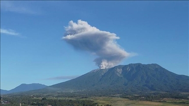 Зголемено нивото на тревога за вулканот Гередонг во Индонезија