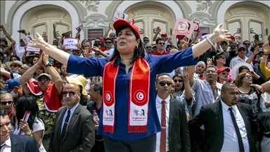 محكمة تونسية تؤيد حكما بسجن رئيسة حزب معارض سنتين