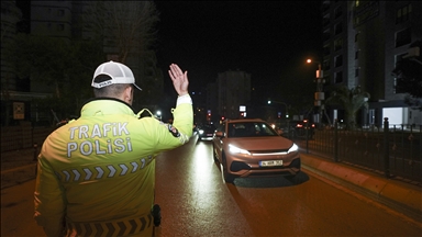 İstanbul polisi yeni yılın huzurlu ve güvenli geçmesi için görev başında 