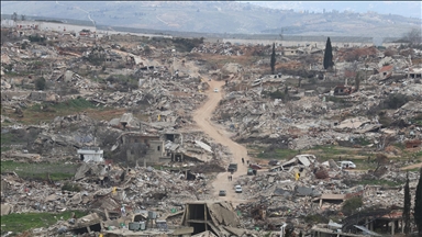 İsrail, Lübnan'ın güneyinde yerle bir ettiği Mervahin beldesinde ayakta kalan son evi de yıktı