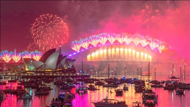 Dünya yeni yılı karşılıyor