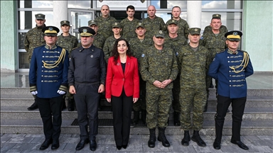 Vjosa Osmani posjetila pripadnike KBS-a posljednjeg dana 2025.