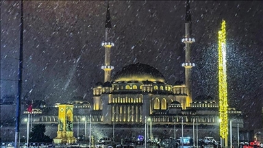 Li Stenbolê bi ketina berfê ra hin herêm çilspî bûn