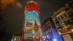 الكوفية الفلسطينية تزين برج غالاطة وسط إسطنبول