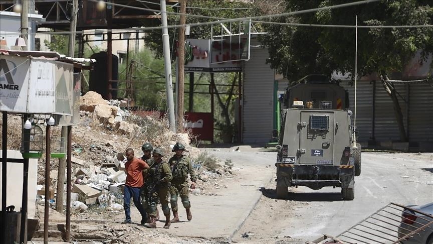 بينهم 7 أسرى محررين.. إسرائيل تعتقل 48 فلسطينيا بالضفة