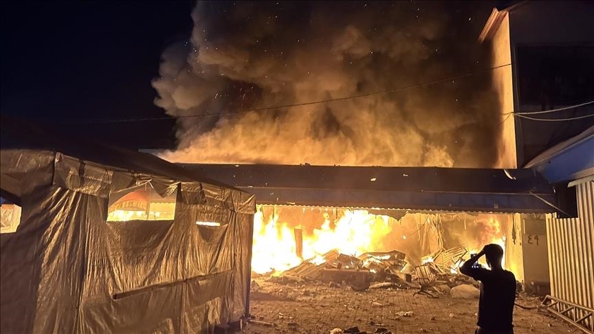 مصرع أم وطفلها في حريق داخل خيمة للنازحين بمدينة غزة