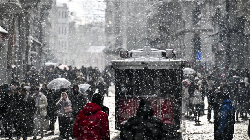 İstanbul'da yeni yılın ilk gününde kar yağışı 