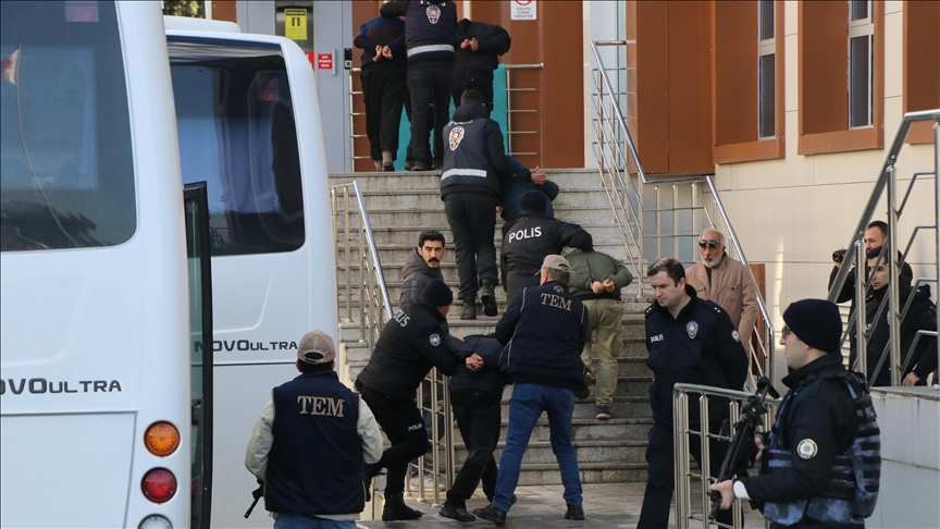 Yalova'da terör örgütü DEAŞ'a yönelik operasyonda yakalanan 25 şüpheli adliyede