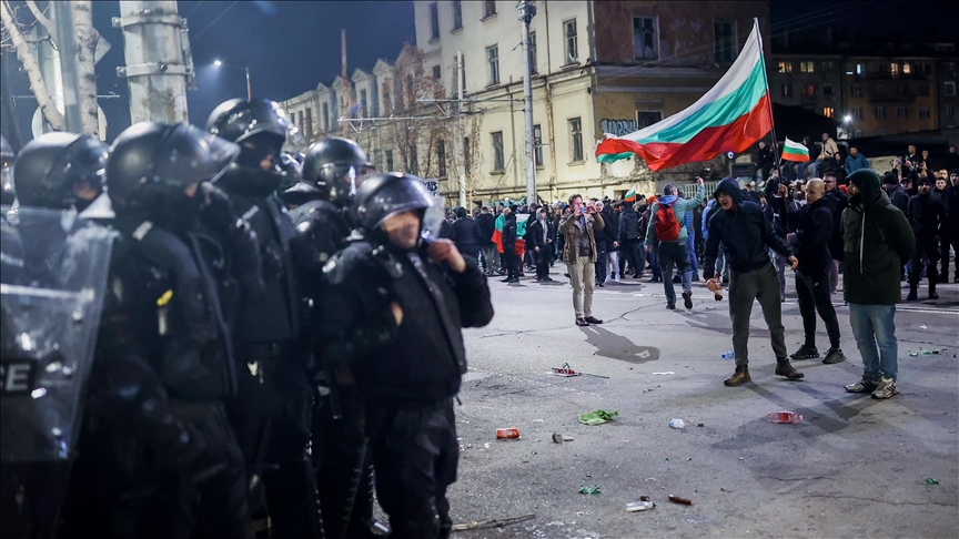 La Bulgarie adopte l'euro dans un contexte de manifestations et d'incertitude politique