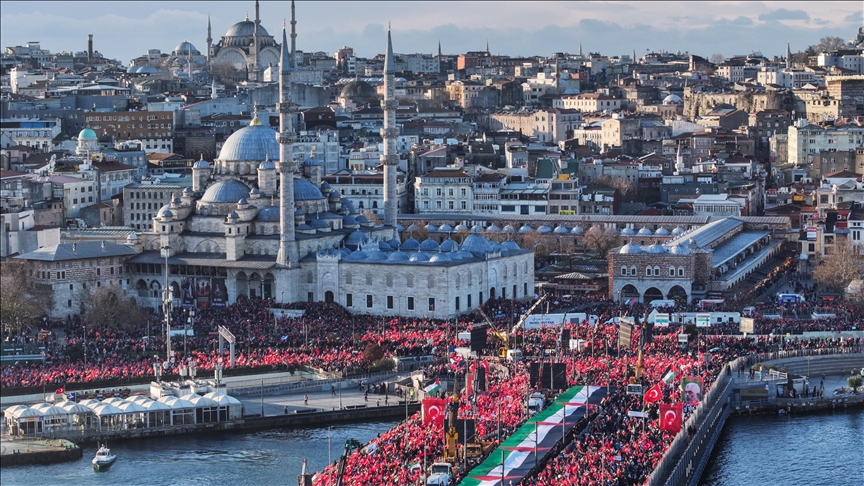 Más de medio millón de personas se reúnen en el Puente de Gálata de Estambul en apoyo a Palestina