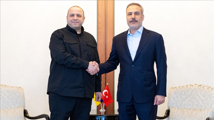 فيدان يلتقي أمين المجلس الوطني للأمن والدفاع الأوكراني