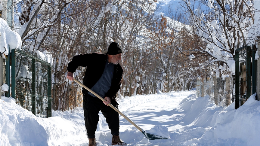 Li Wan, Hekarî, Bidlîs û Mûşê berfê rêya 1707 cî û waran girt