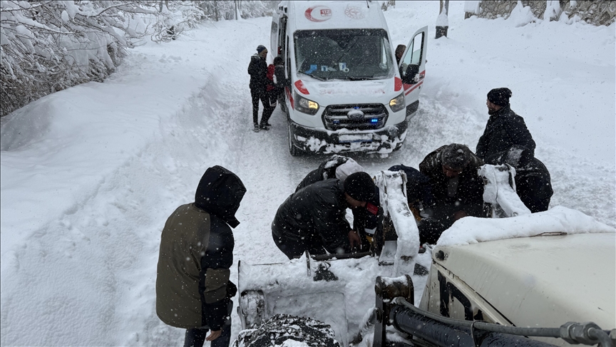 Jina di bin şepeyê da ma bi birîndarî hat xilaskirin