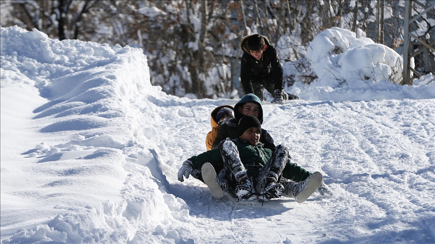 Birçok ilde kar nedeniyle yarın eğitime ara verildi