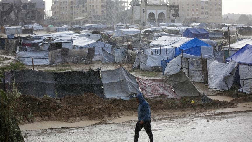 Fire kills mother, child in Gaza shelter