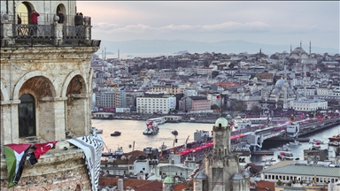 Istanbul : près de 520 000 personnes rassemblées sur le pont de Galata pour une marche pro-palestinienne du Nouvel An