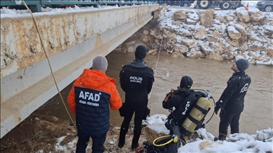 Li Şanliurfayê xebatên lêgerîna ajokarê otomobîla ket qanala avdanê berdewam in