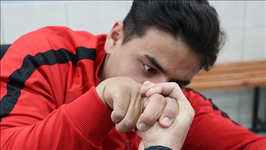 Engelini bilek güreşiyle aşan Doğan, milli formayı hedefliyor