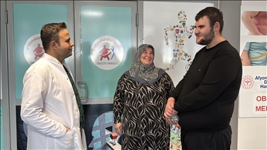 Tükettiği abur cuburun da etkisiyle 198 kiloya kadar çıkan genç 6 ayda 50 kilo verdi