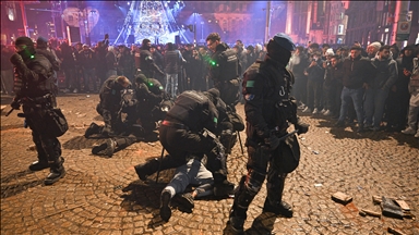 Avrupa'da yılbaşı kutlamaları sırasındaki kazalarda ve şiddet olaylarında çok sayıda kişi öldü