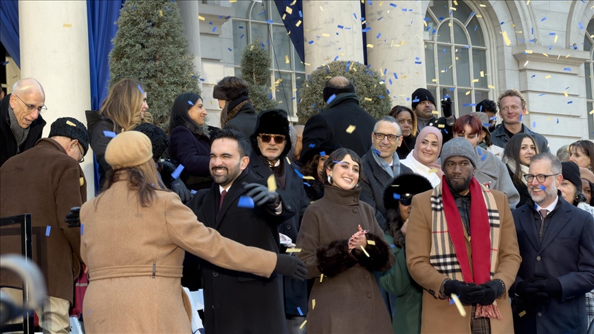 New York'un ilk Müslüman Belediye Başkanı Mamdani, halka açık törende yemin etti