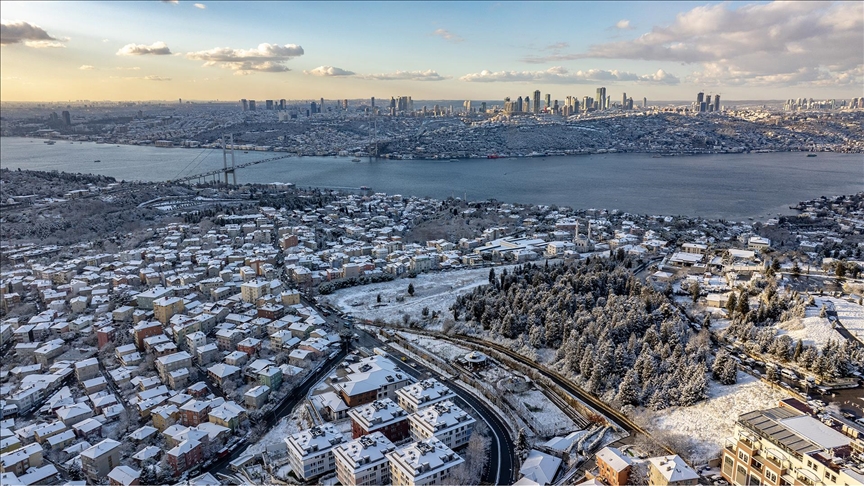 İstanbul'da dünkü yağışın ardından bazı noktalardaki kar kalınlığı yer yer 10 santimetreyi buldu