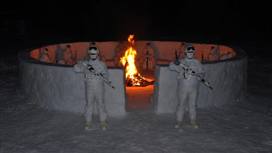 Mehmetçik tarafından "18'inci Dönem Barınma ve Çığ Kursu" yapıldı