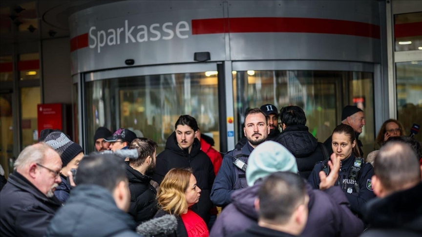 Skandali në bankën Sparkasse në Gjermani  Viktimat thonë se turqit dhe arabët u grabitën qëllimisht