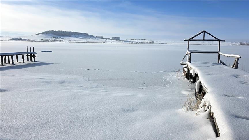 Rûyê Gola Hafikê ya li Sêwasê cemed girt