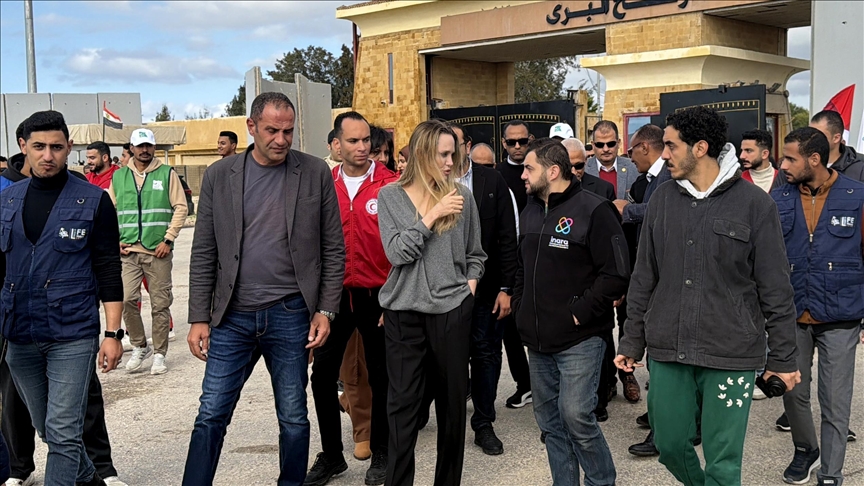 Aktorja Angelina Jolie viziton pikën kufitare Rafah  përsërit mbështetjen për palestinezët