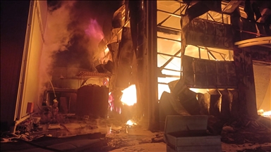 Hatay'da sünger deposunda çıkan yangın söndürüldü