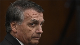 Bolsonaro, ancien président brésilien, sort de l'hôpital après une opération et retourne en prison