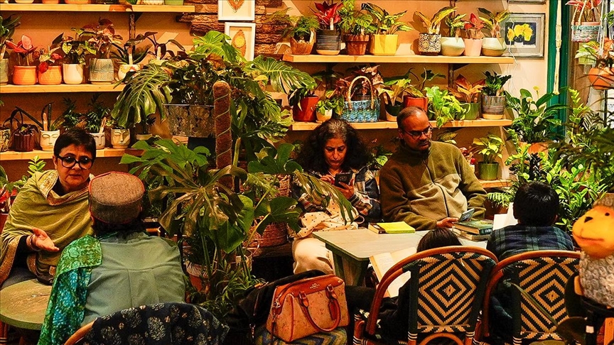 „Кафуле со чист воздух“ во Њу Делхи прибежиште за жителите од тешкото загадување