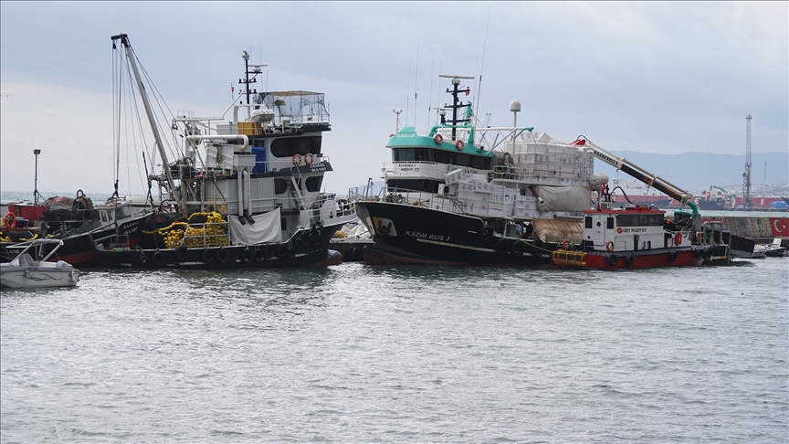 Tekirdağlı balıkçılar şiddetli lodos nedeniyle ava çıkamıyor