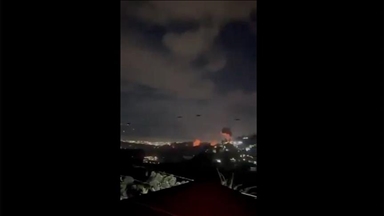 ڤێنزوێلا ئەمریکای بە هێرشکردنە سەر چەندین شوێنی سڤیل و سەربازیی وڵاتەکەی تۆمەتبار کرد 