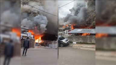 Sultanbeyli'de iş yerinde çıkan yangın söndürüldü