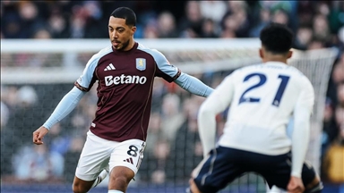 قدم.. أستون فيلا يتخطى نوتينغهام فورست ويرتقي لوصافة البريميرليغ 