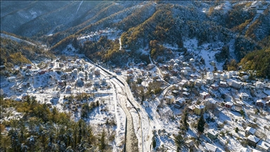 Karla buluşan Kastamonu'nun sahil şeridindeki eşsiz güzellikler dronla görüntülendi