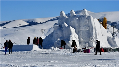 Skulpturat nga bora përkujtojnë përvjetorin e Betejës së Sarikamishit në Turqinë lindore