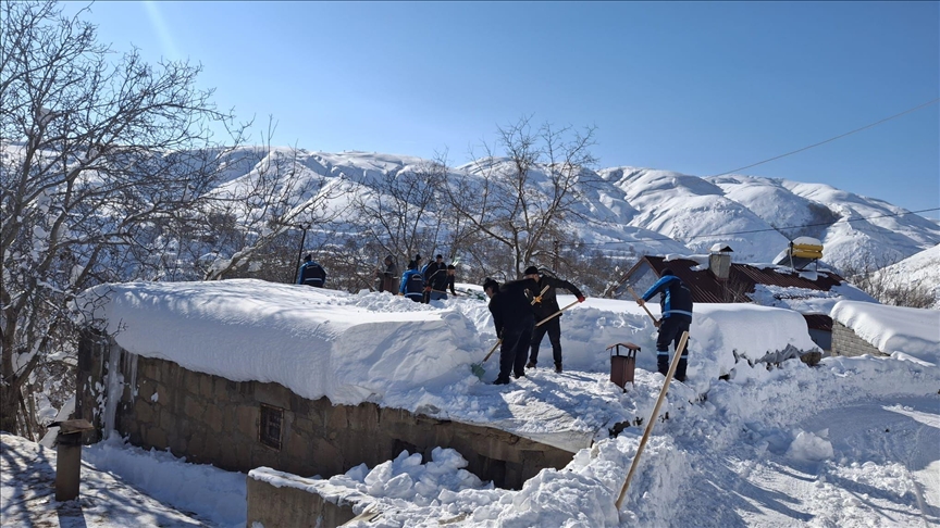Li Wan, Hekarî, Bidlîs û Mûşê rêyên 343 tax û gundan ji ber berfê hatin girtin